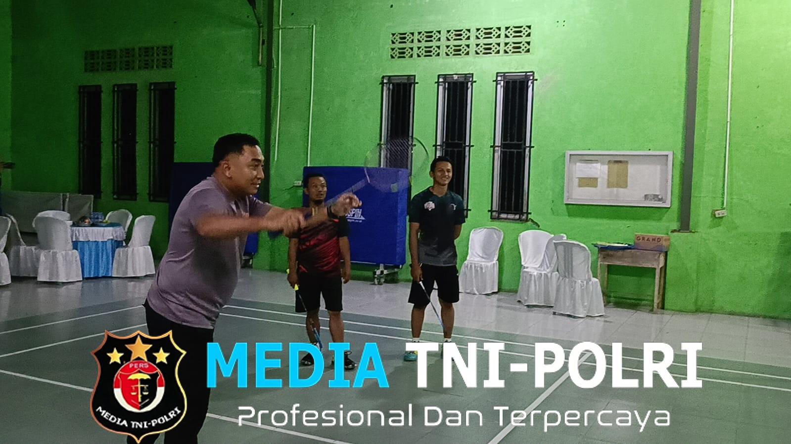Meriahkan Jelang HUT RI ke-80, Kapolres Mesuji Gelar Perlombaan Bulu Tangkis di GOR di Desa Simpang Pematang