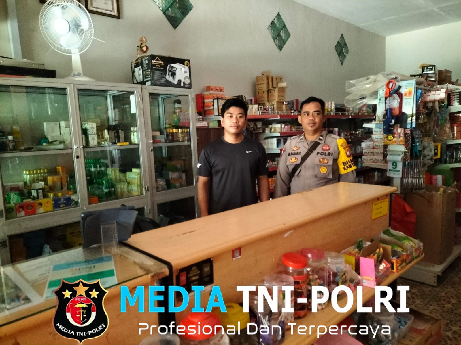 Akrab dengan Warga, Bhabinkamtibmas Sebangki Aipda Mamo Raharjo Lakukan Sambang Desa