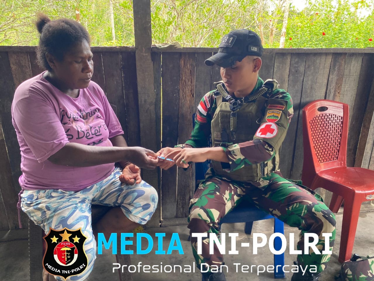 Satgas Yonif 131/Brajasakti Layanani Kesehatan Masyarakat dengan Senyum dan Kepedulian