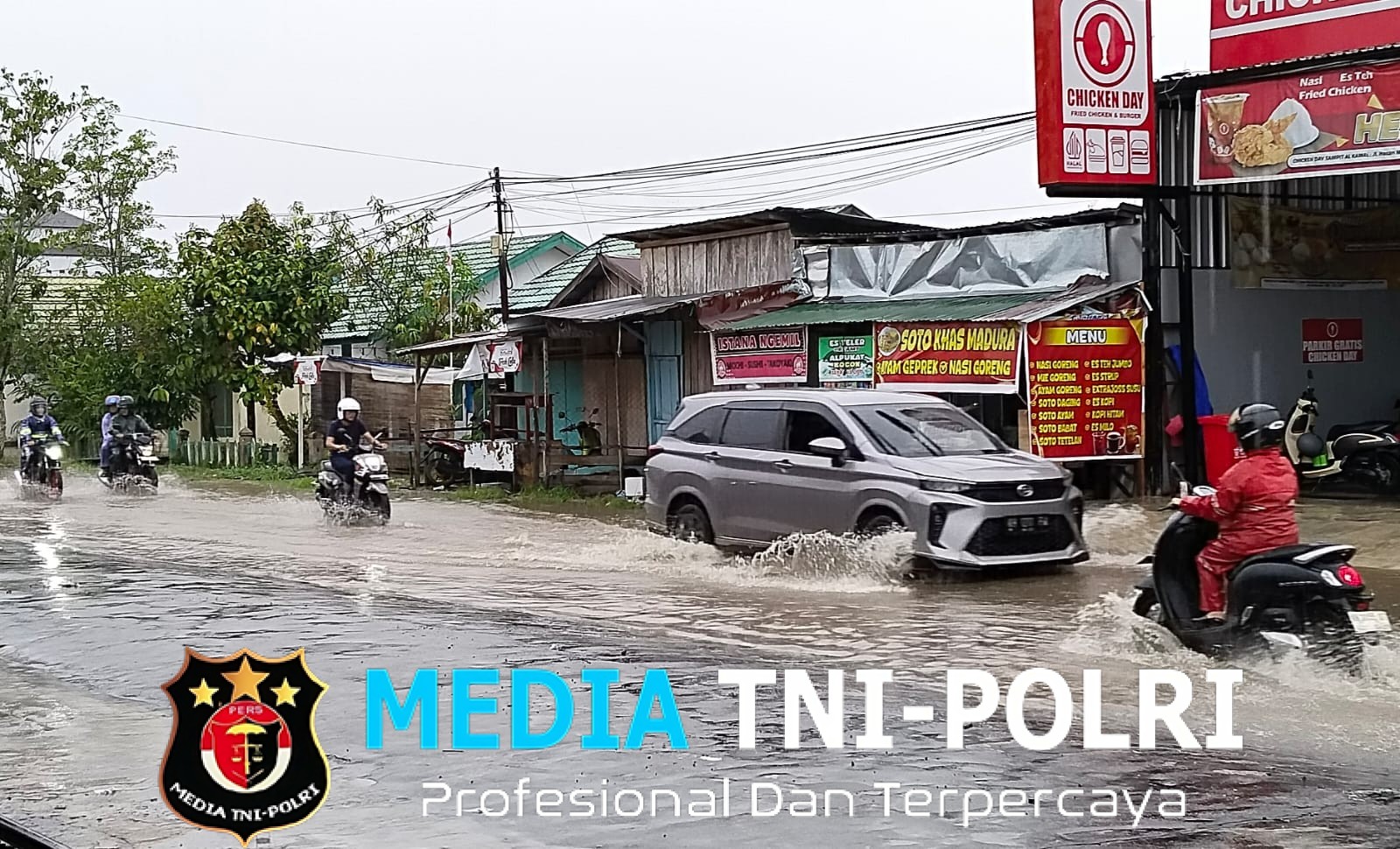 Hujan Deras Guyur Kota Sampit, Sejumlah Ruas Jalan Tergenang Air