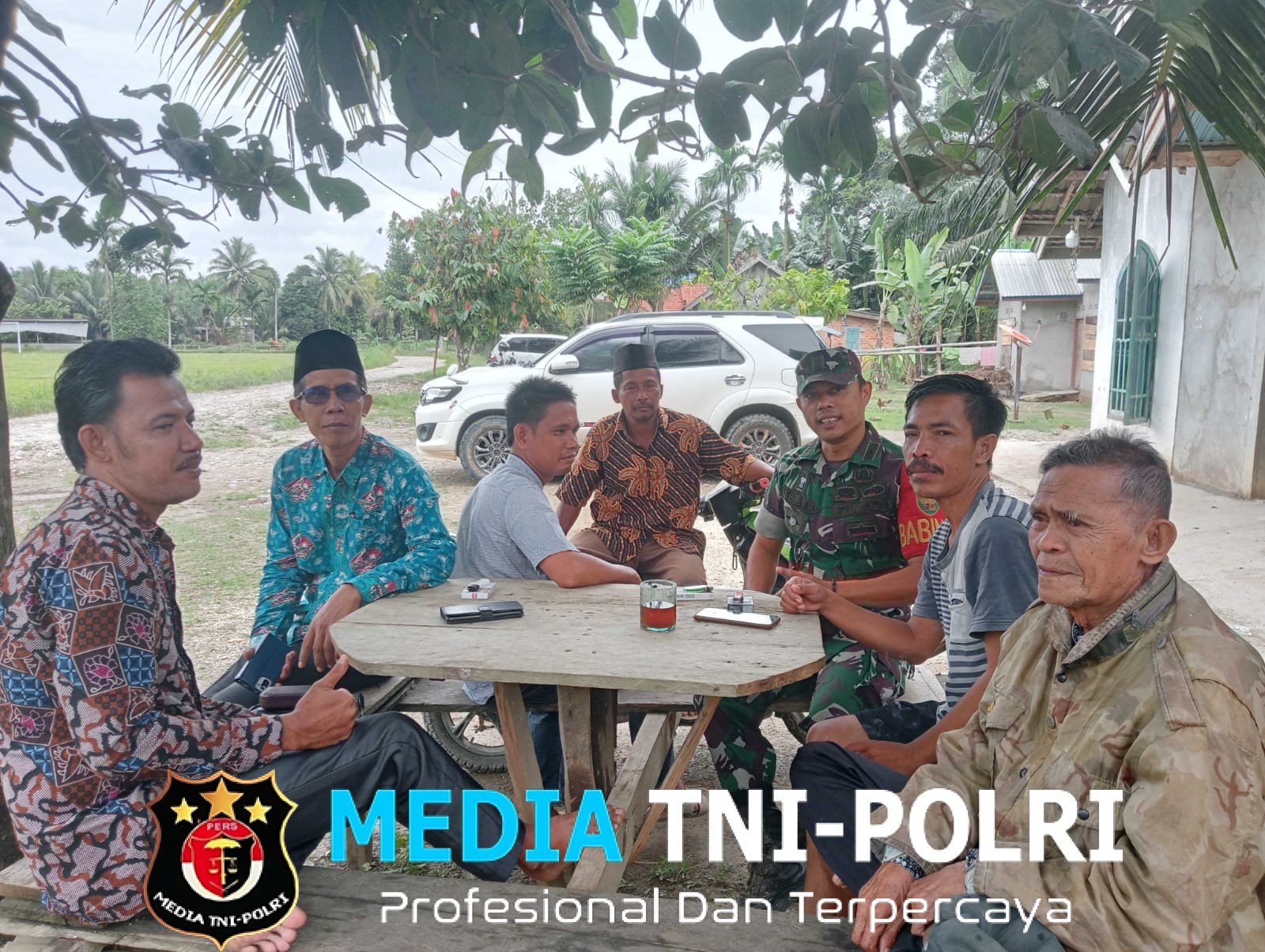 Pererat Silaturahmi, Babinsa Koramil 420-08/Tabir Gelar Komsos Bersama Tokoh Masyarakat