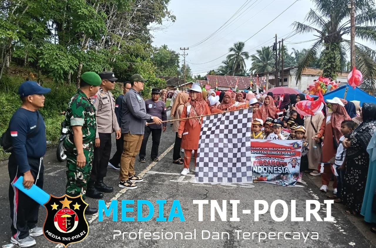Semarak HUT RI ke-80, Pawai Pembangunan Meriahkan Kecamatan Sungai Manau