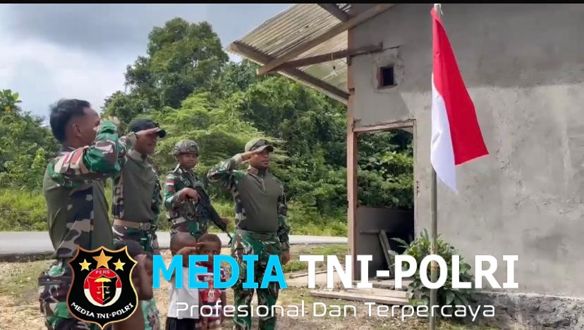 Satgas Yonif 763/SBA Menggandeng Warga Kampung Aisyo Mengibarkan Bendera Merah Putih