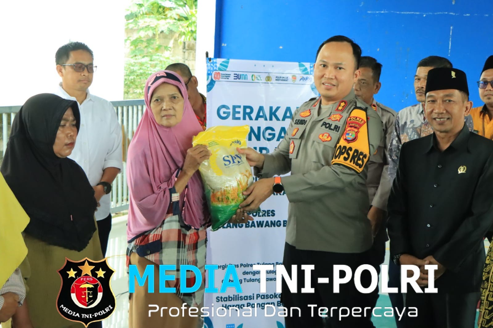 Kapolri Luncurkan Gerakan Pangan Murah Serentak, Polres Tulang Bawang Barat Salurkan 2 Ton Beras untuk Warga