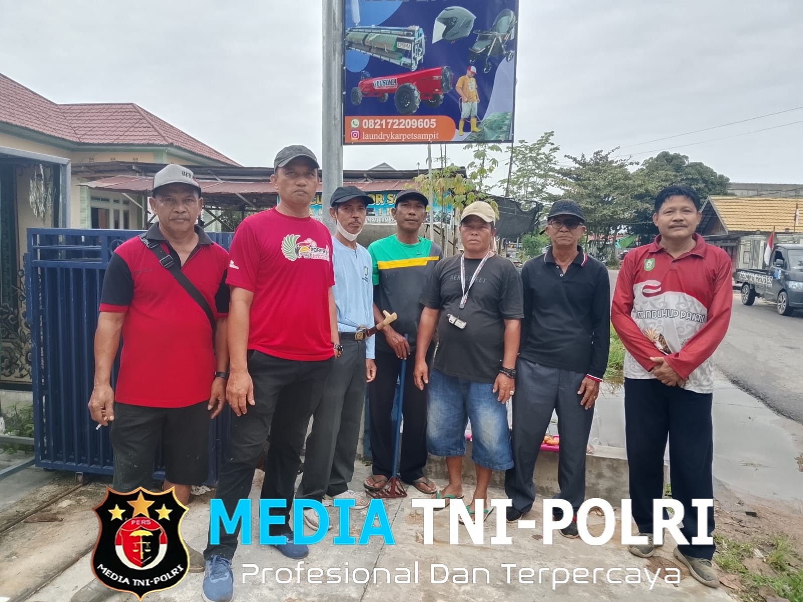 Puluhan Ketua RT/RW Kerja Bhakti Membersihkan Drainase Sama Lurah Baamang Tengah