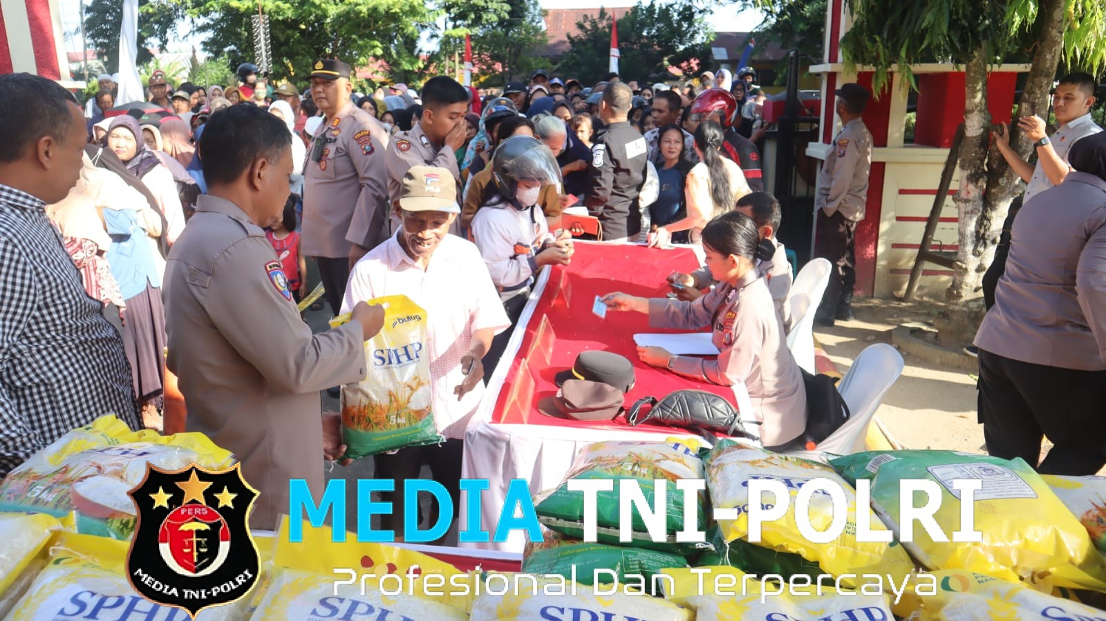 Gerakan Pangan Murah Polres Langkat Diserbu Warga