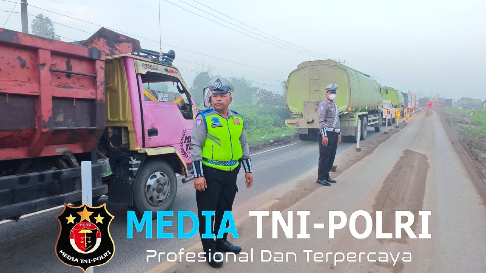 Satlantas Polres Kotim Laksanakan Giat Pengaturan Dan Penjagaan Arus Lalin Sekitar Pembangunan Jembatan Sei Lenggana