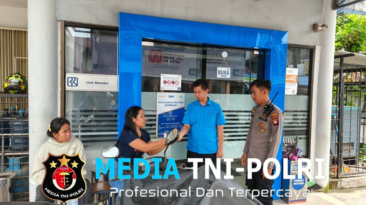 Polsek Mandor Laksanakan Patroli Siang, Berikan Himbauan Kamtibmas kepada Ibu-Ibu