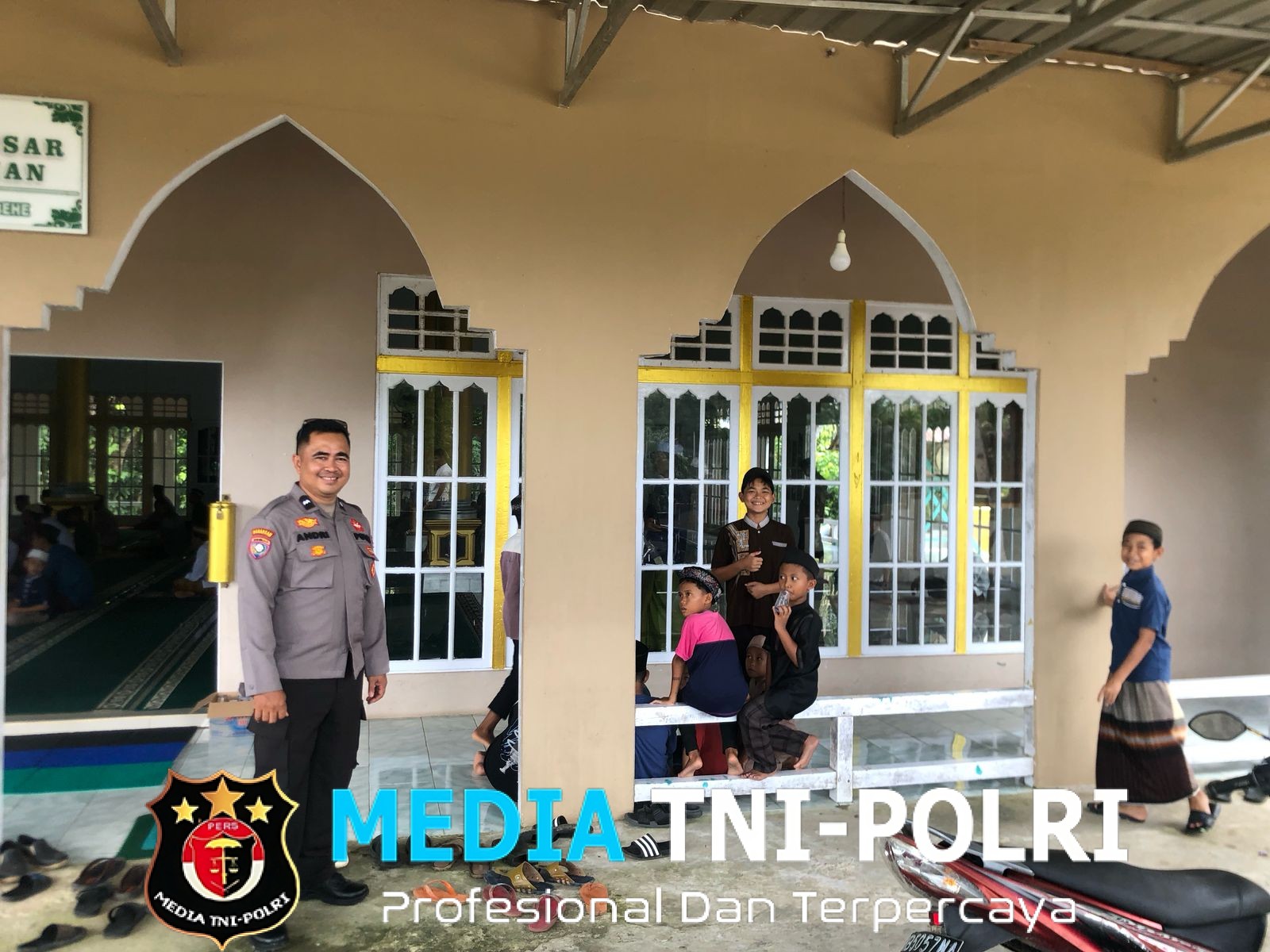 Jamin Kamtibmas Saat Warga Beribadah, Polsek Kuala Behe Lakukan Pengamanan Ibadah Sholat Jumat