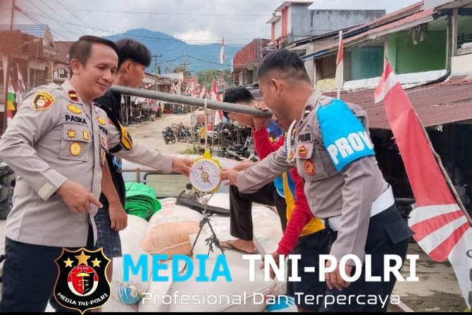 Kapolsek Mempawah Hulu Beli Hasil Panen Jagung Petani, Dukung Perekonomian Lokal