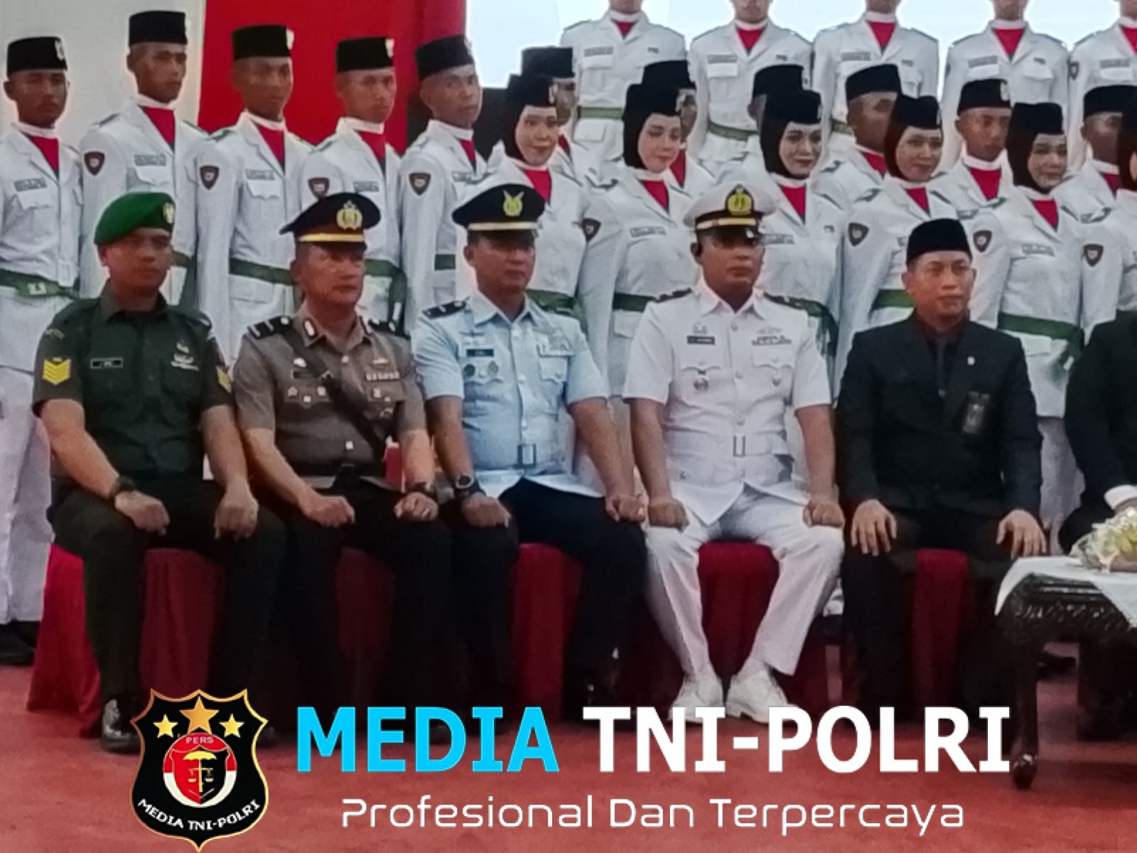 Pengukuhan Pasukan Pengebar Bendera Pusaka Oleh Bupati Kotim Halikinnor SH. MM