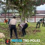 Polres Kotim Ikuti Karya Bhakti Pembersihan TMP Serentak dalam Rangka HUT RI ke-80