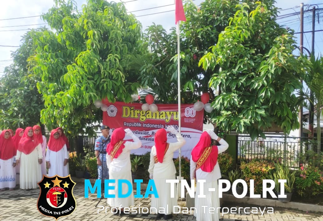 Semangat, Lansia LKS Amanah Bunda Pringsewu Gelar Upacara HUT Republik Indonesia ke- 80