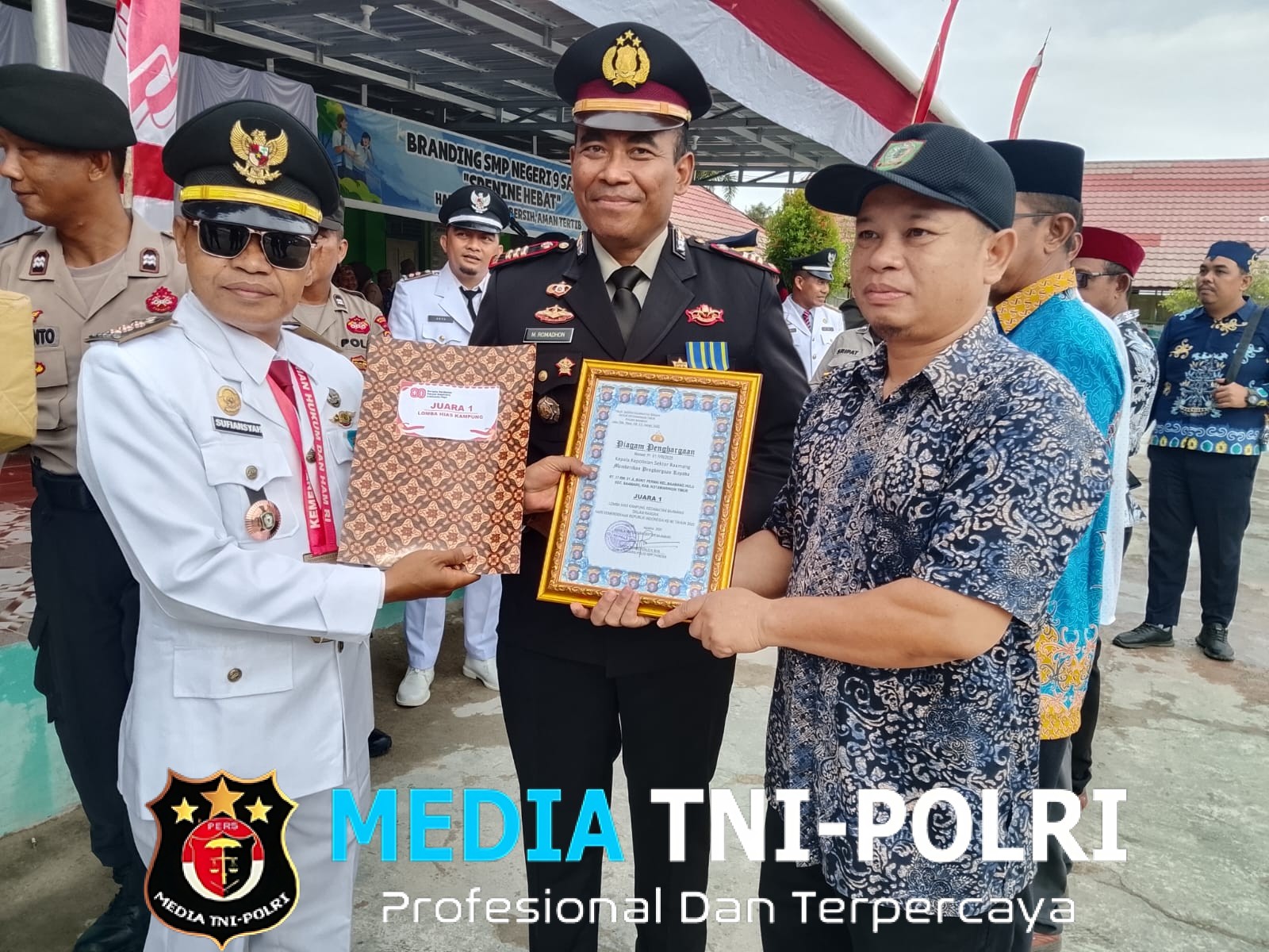 Camat Baamang Jadi Inspektur Upacara HUT RI yang ke-80 di SMPN 9 Baamang Hulu Sampit