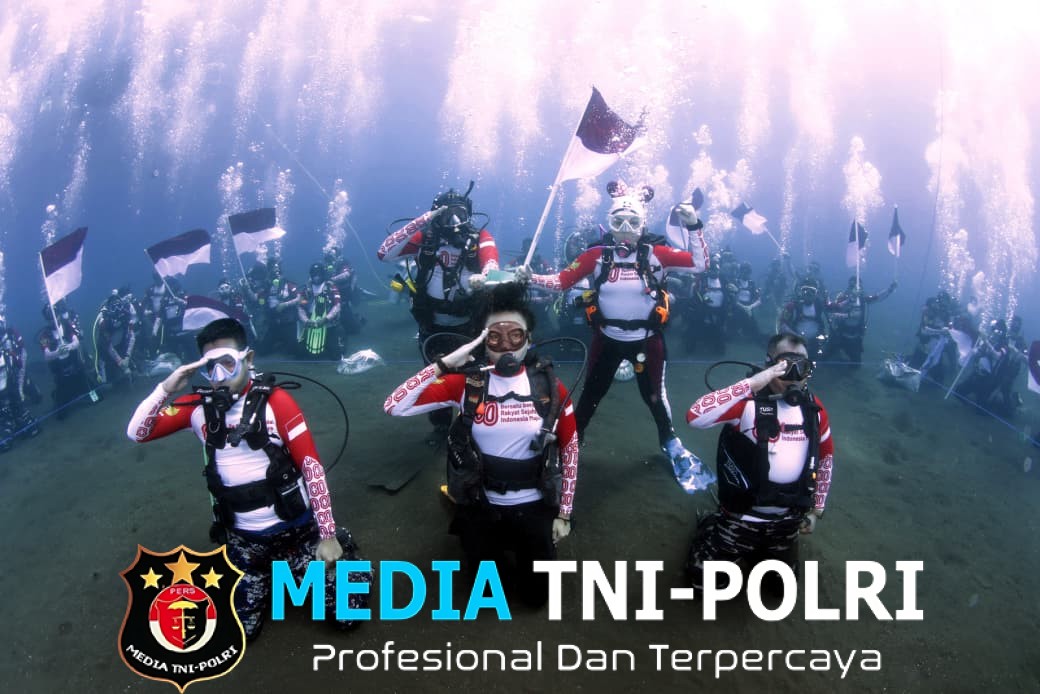 Memperingati HUT Ke-80 Kemerdekaan Republik Indonesia, Ketua WASI Tri Tito Karnavian Pimpin Upacara Bawah Laut