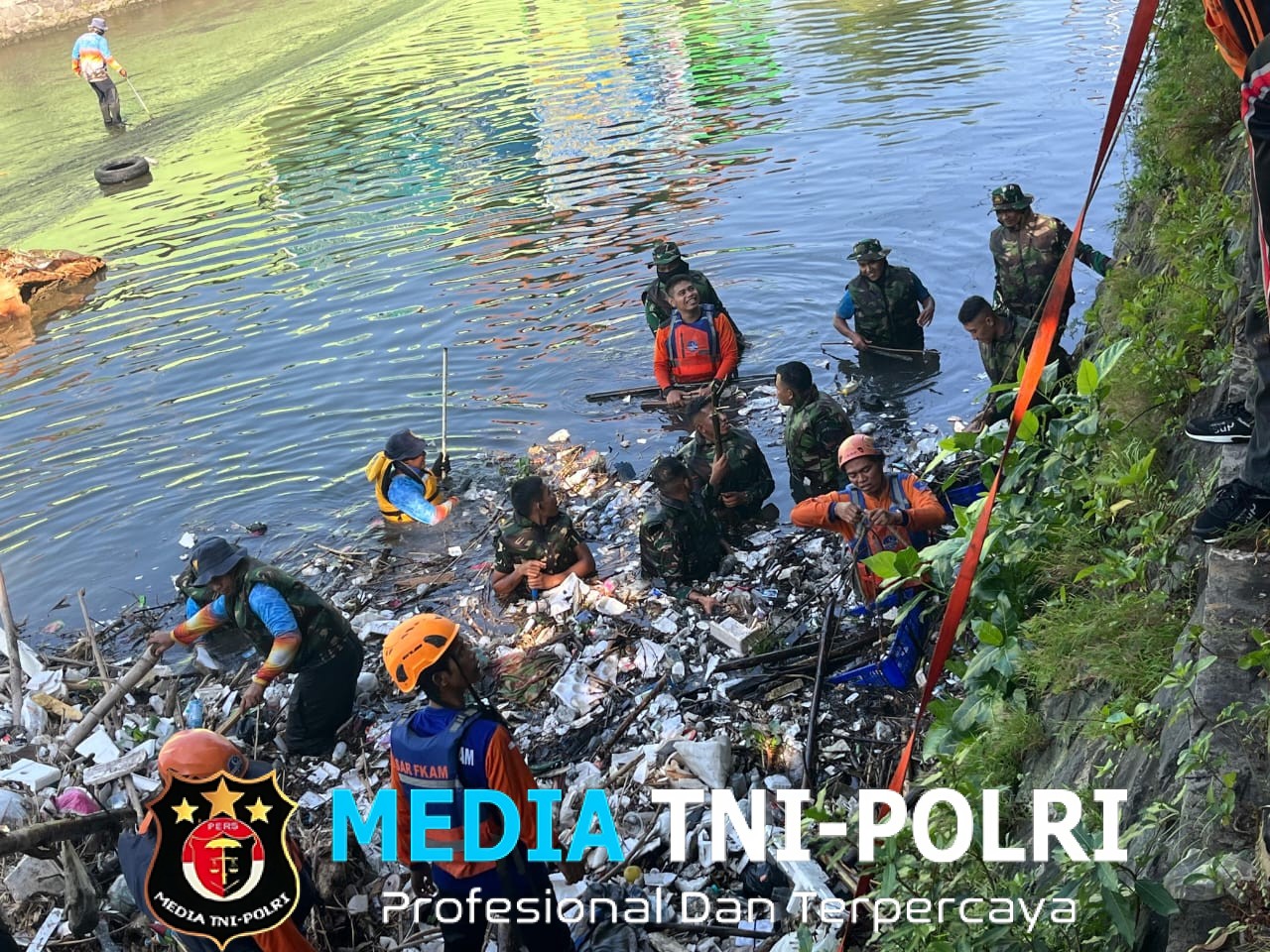 Sukseskan Program KASAD, Aksi Bersih Sungai TMMD Reguler Ke-125 Kodim 0735/Surakarta