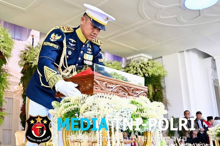 Kirab Bendera Pusaka Warnai Pembukaan Peringatan HUT ke-80 Kemerdekaan RI