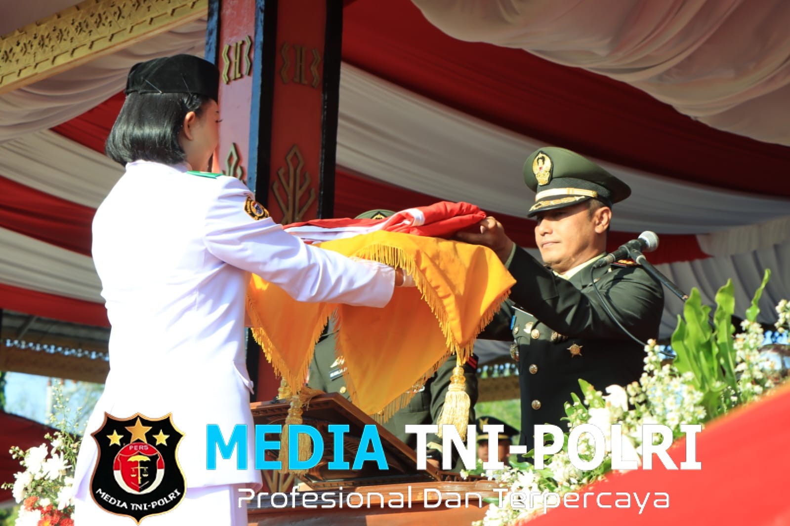 Kapolres Tulang Bawang Barat Hadiri Upacara Penurunan Bendera Dalam Rangka Hari Ulang Tahun Kemerdekaan RI Ke-80