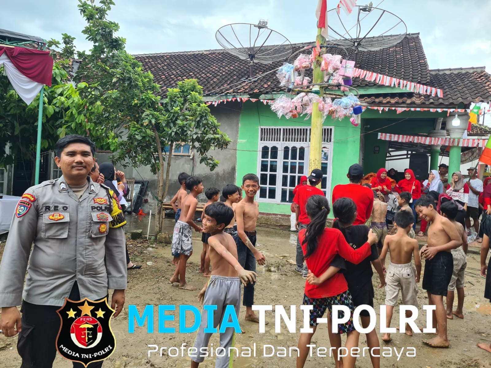 Kebersamaan Polisi dan Warga Warnai Perayaan Kemerdekaan di Pringsewu