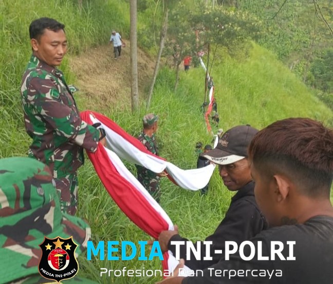 Bendera Raksasa Sepanjang 80 Meter Dikibarkan di Kaki Merapi