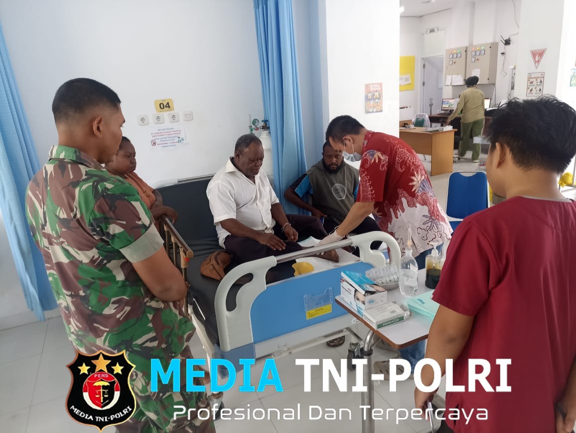 Yonif TP 805/KSW Gelar Bakti Kesehatan Keliling, Evakuasi Kepala Kampung Tanah Merah ke RS J.A. Dimara