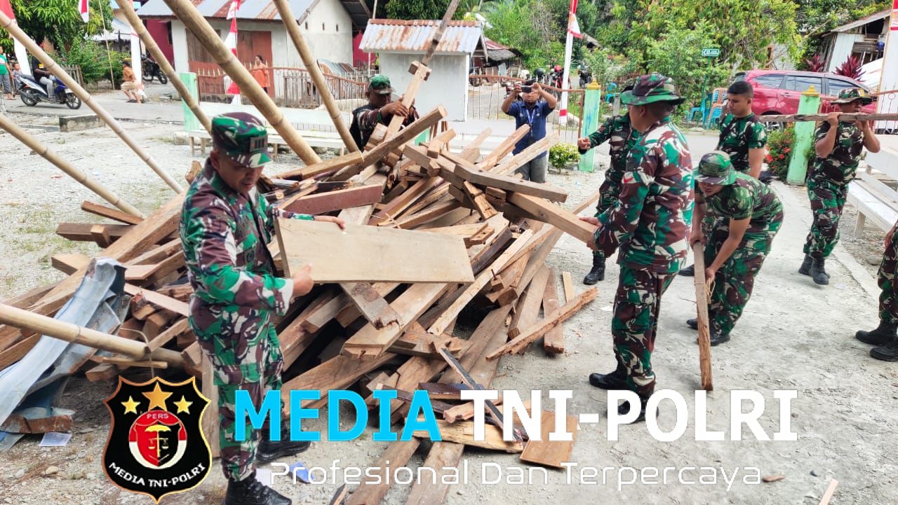 Pulihkan Aktivitas Warga, TNI AD Kerahkan Personel Bersihkan Puing Gempa Poso