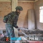 Gotong Royong Satgas Yonif 521/DY Pos Kurima Bersama Masyarakat Kampung Seima Membangun Gereja