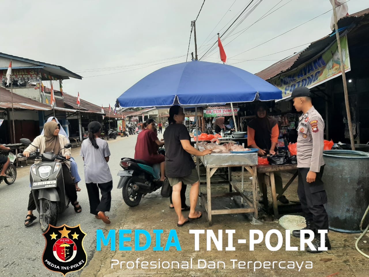 Temui Warganya Disaat Petugas Patroli Siang Dengan Memberikan Himbauan
