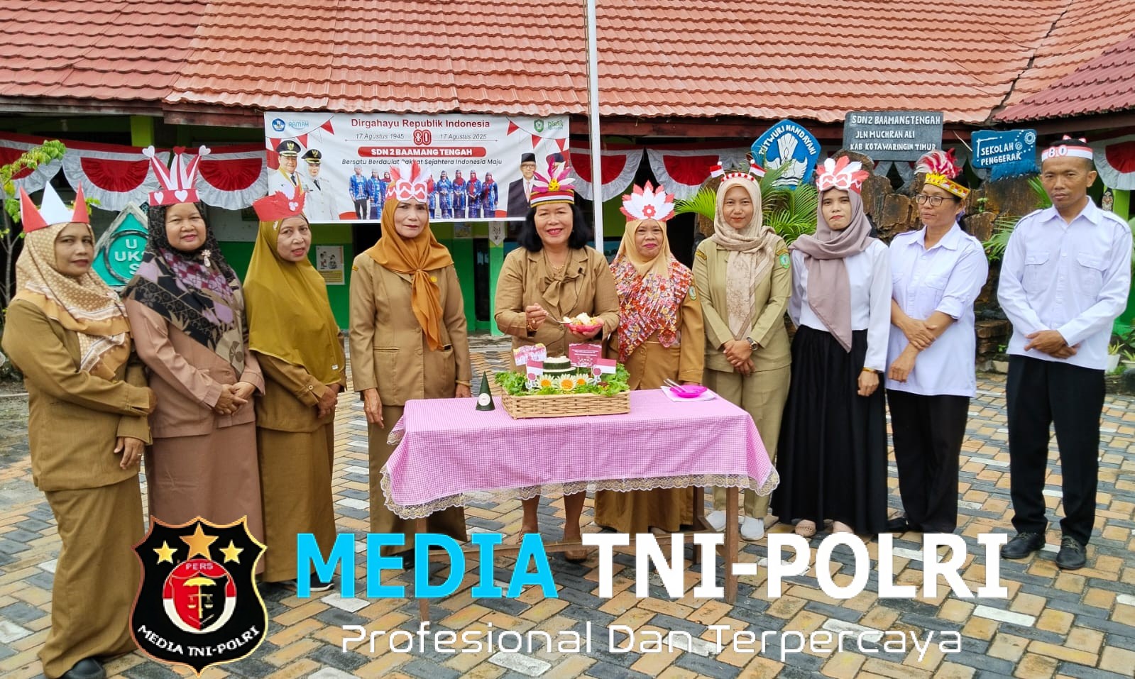 Pemotongan Tumpeng Warnai Perayaan HUT ke-80 RI di SD Negeri 2 Baamang Tengah