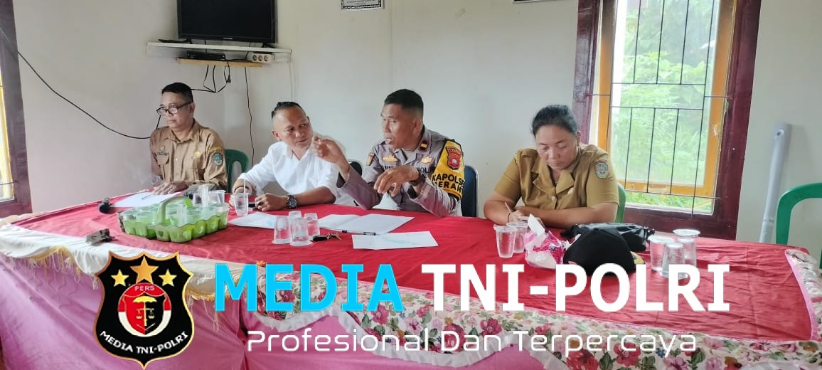 Kapolsek Meranti Turun Langsung Sosialisasi Ketahanan Pangan untuk Menanam Jagung di Desa Selange Kec. Meranti Kab. Landak