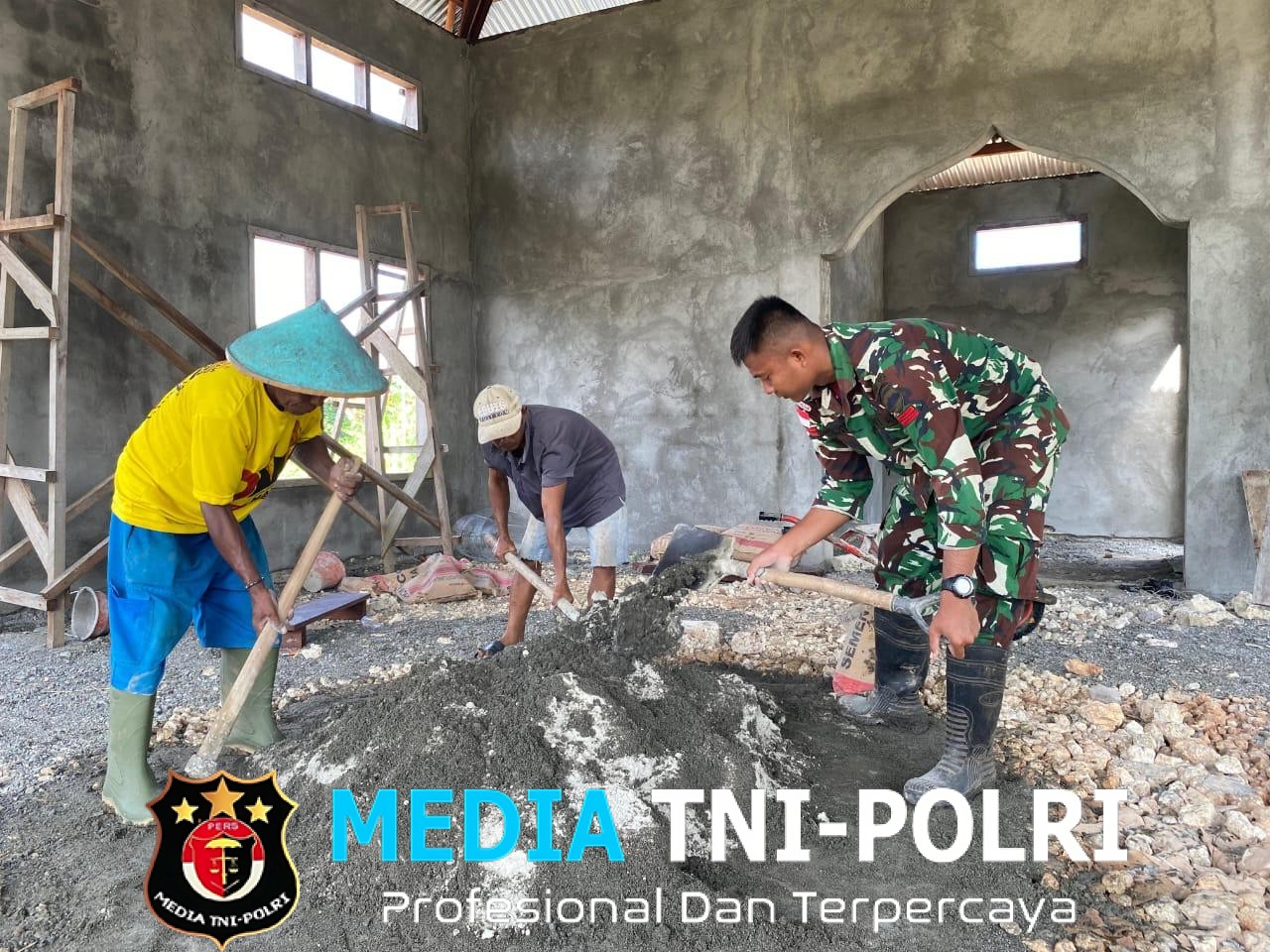 Satgas Yonif 131/Brajasakti dan Warga Suskun Bersatu Bangun Masjid di Perbatasan Papua