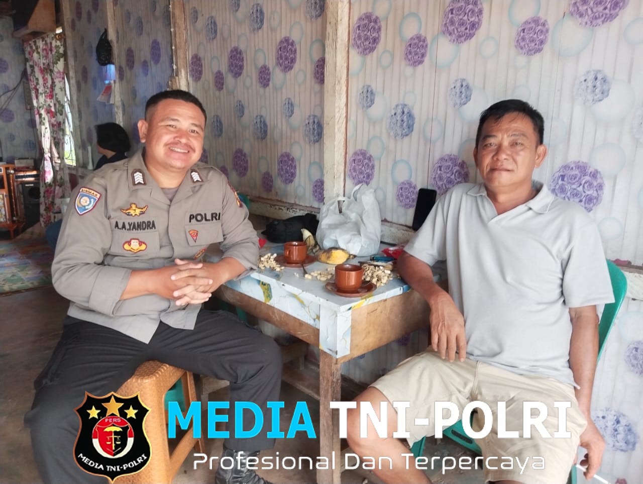Lewat Sambang, Patroli Siang Polsubsektor Jelimpo Ajak Perangkat Desa Ciptakan Kamtibmas yang Kondusif
