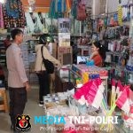 Petugas Piket Polsek Sengah Temila Laksanakan Patroli Siang, Sapa Warga dan Sambangi Satpam Bank