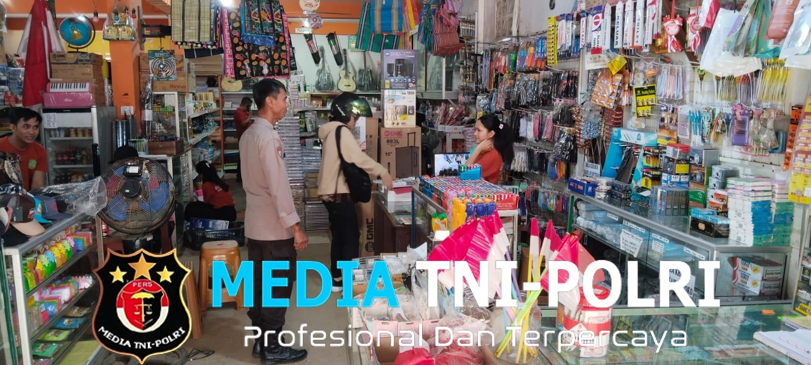 Petugas Piket Polsek Sengah Temila Laksanakan Patroli Siang, Sapa Warga dan Sambangi Satpam Bank