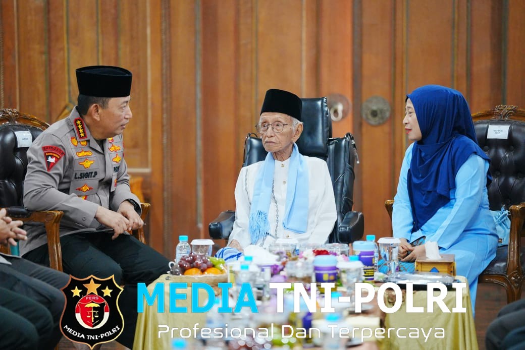 Kunjungi 2 Ponpes di Jatim, Kapolri Amanat Presiden Menjaga Kerukunan