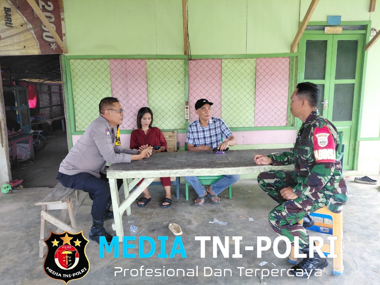 Sosialisasi call Center 110 Bhabinkamtibmas Desa Banyumas Sambangi Warga Binannya Titipkan Pesan Kamtibmas