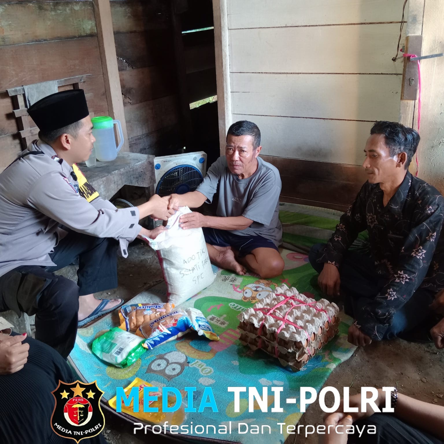 Polsek Tabir Selatan Gelar Patroli Sambang, Salurkan Bantuan untuk Warga Kurang Mampu