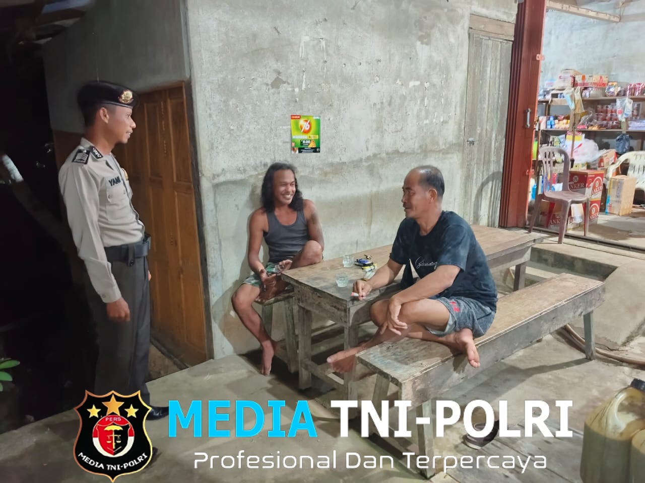 Patroli Malam Polsek Air Besar Akrab, Humanis, dan Cegah Gangguan Kamtibmas