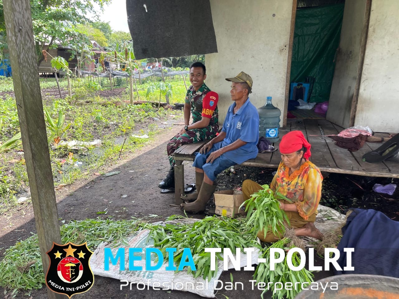 Babinsa Koramil 1015-13/Seruyan Hulu Melaksanakan Komsos Bersama Warga Desa Binaan