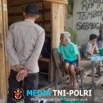 Polisi Sambangi Warga, Jalin Keakraban di Tengah Terik Matahari