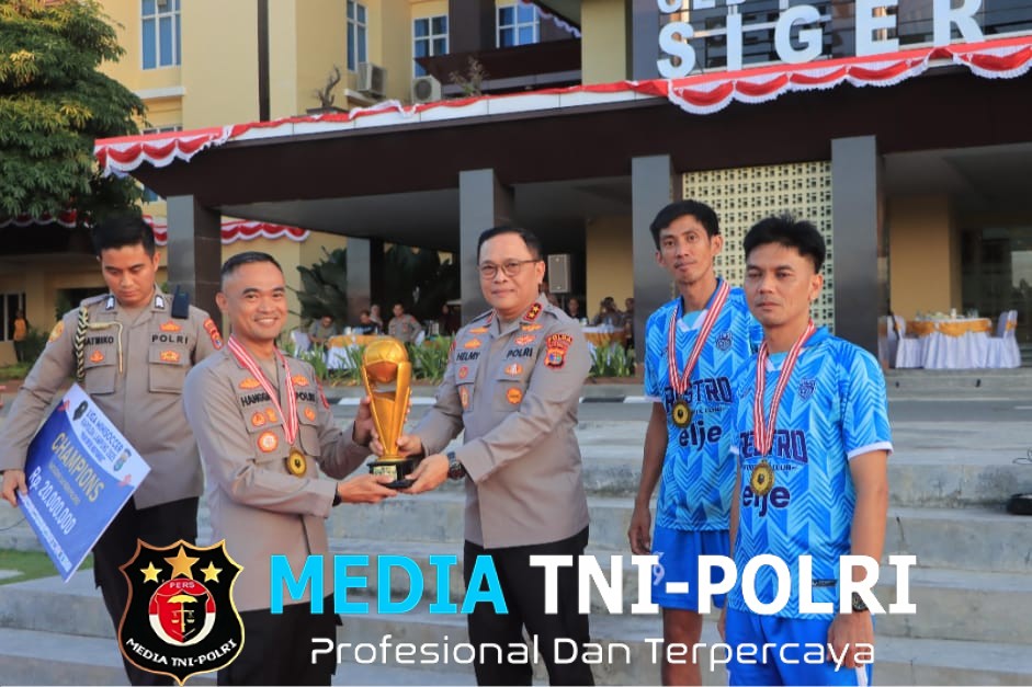 Liga Minisoccer Kapolda Cup 2025 Berkahir, Kapolda Lampung Berikan Langsung Piala Bergilir
