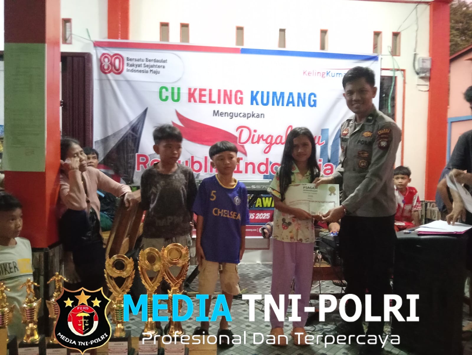Kanit Binmas Hadiri Pembagian Hadiah Lomba Memeriahkan HUT RI Ke 80 di Dusun Paci