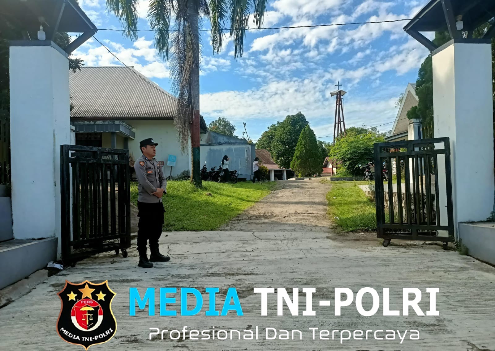 Demi Keamanan Ibadah Umat Kristiani Personil Polsek Menjalin Laksanakan PAM Gereja