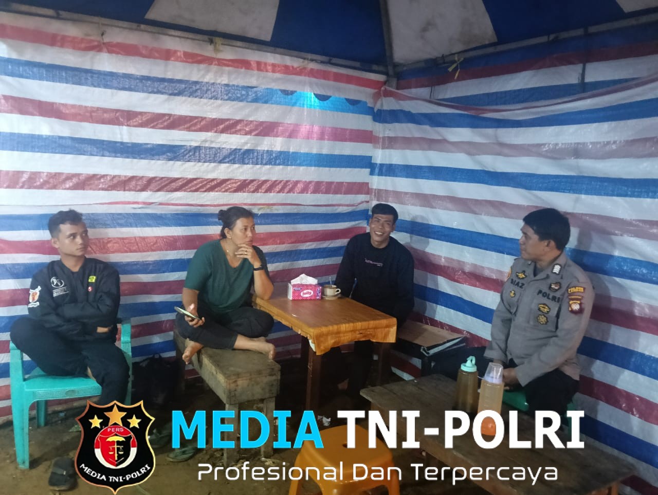 Patroli Malam, Polsek Sengah Temila Ajak Warga Waspada Modus Kejahatan Baru