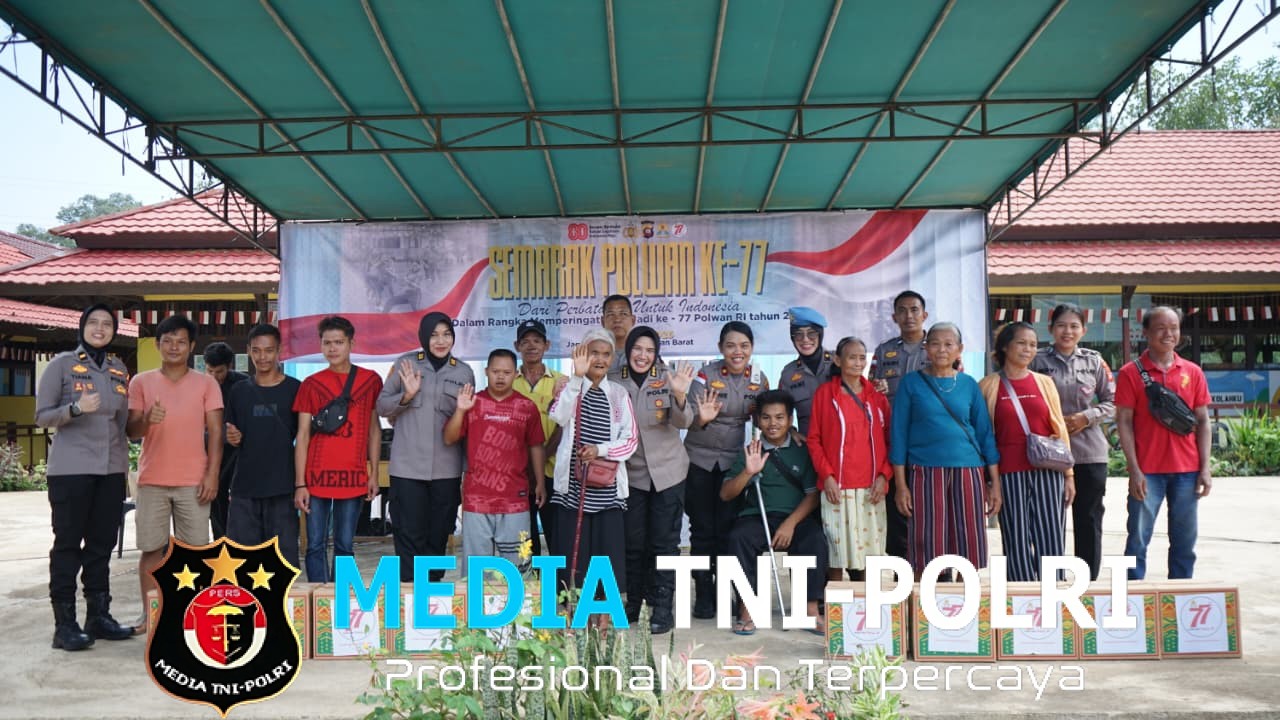 Semarak Polwan di Perbatasan, Polwan Polda Kalbar dan Polres Bengkayang Gelar Gerakan Pangan Murah & Bakti Sosial Sambut Hari Jadi Polwan ke-77