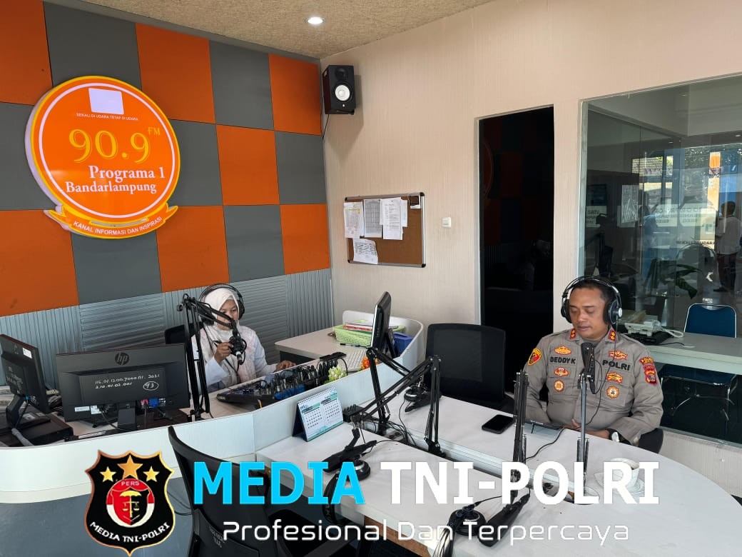 Lewat Dialog Interaktif Polisi Menyapa Pro 1 RRI, Kapolres Lampung Utara Ajak Masyarakat Berperan Aktif Bersama Menjaga Kamtibmas