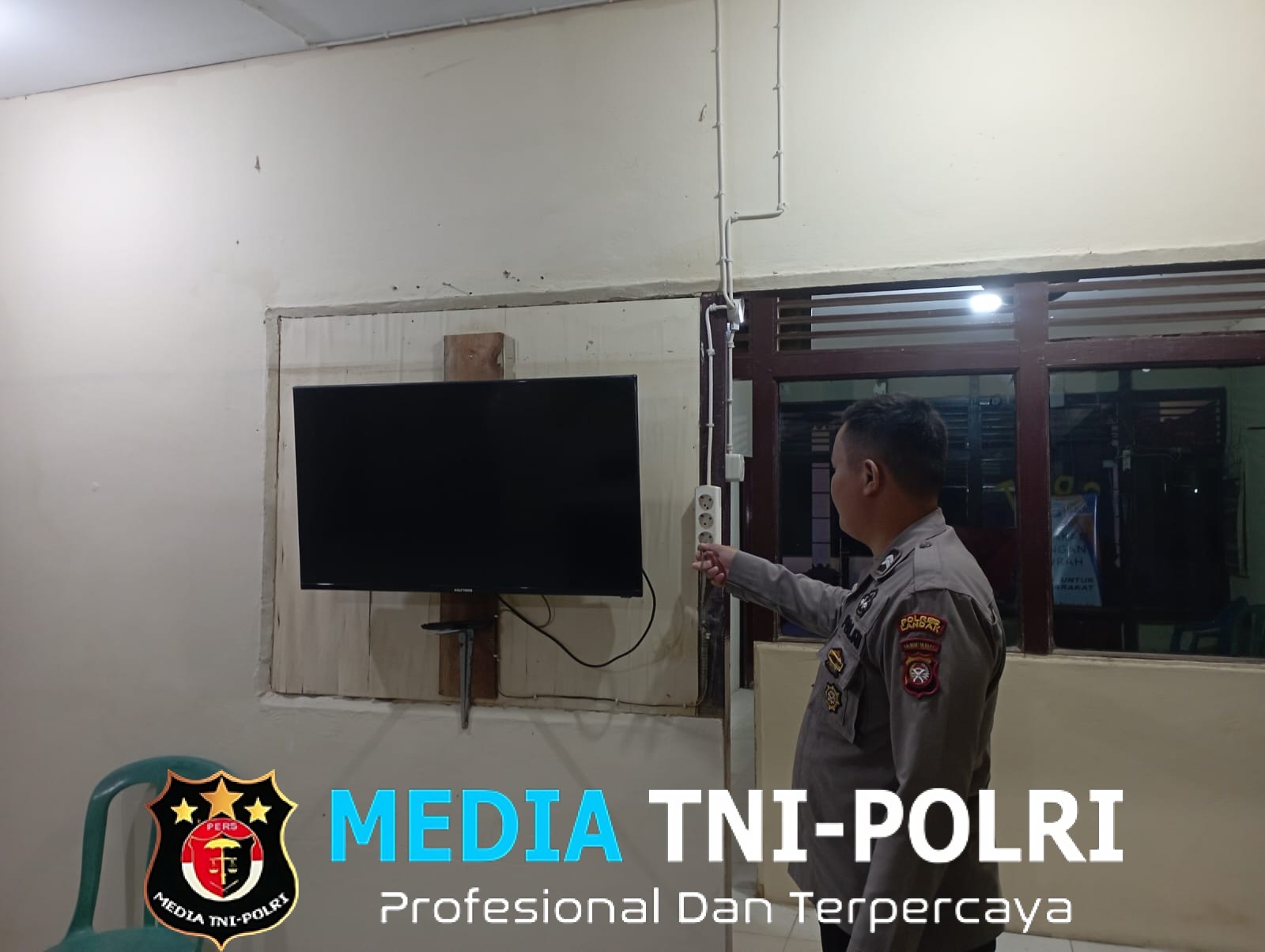 Samapta Polsek Menyuke Rutin Cek Instalasi Listrik Cegah Kebakaran