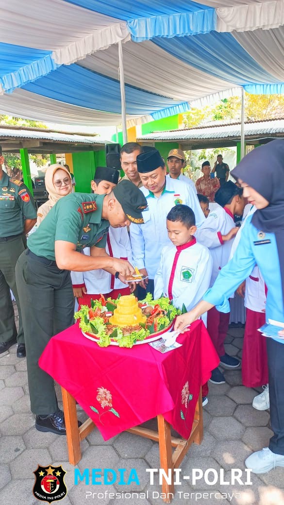 Dandim 0724/Boyolali Bagikan Makanan Bergizi di MI Karanglo, Dukung Program Presiden Prabowo