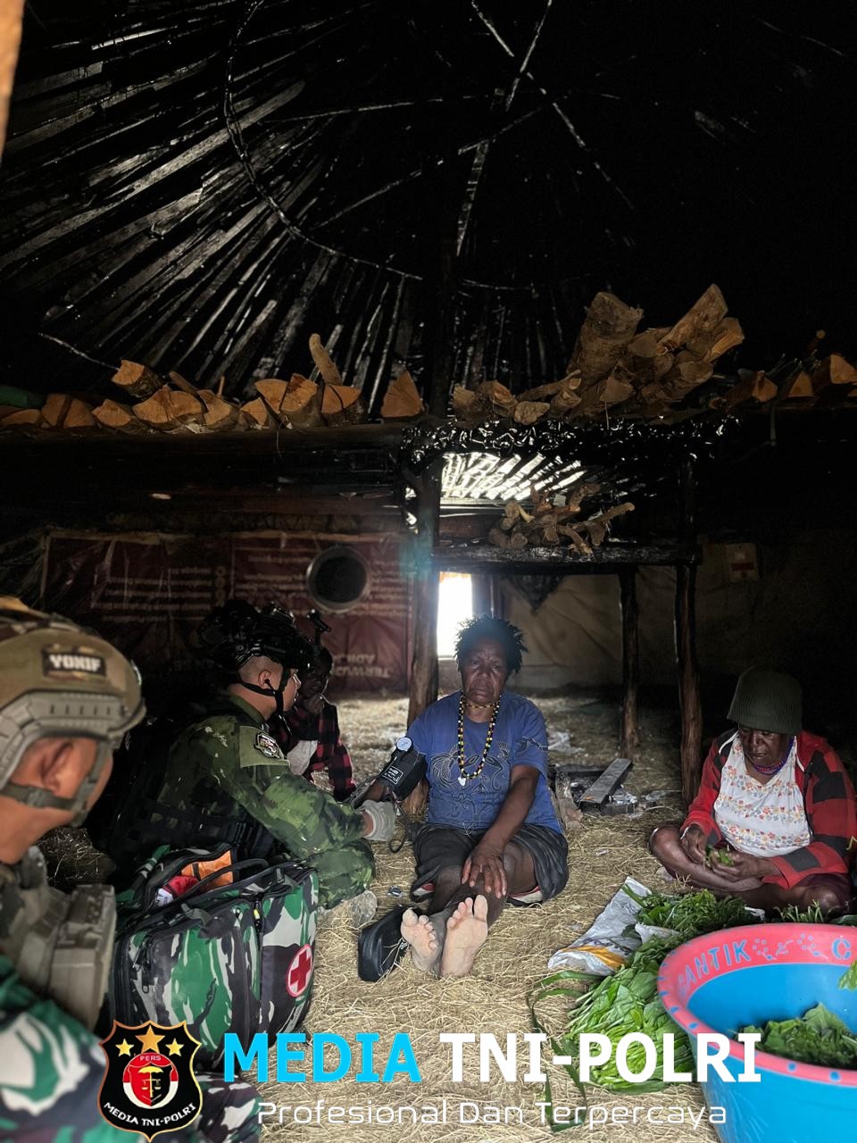 Prajurit Satgas Yonif 700/WYC Menyapa Warga Jenggernok, Hadirkan Kehangatan dan Layanan Kesehatan di Honai