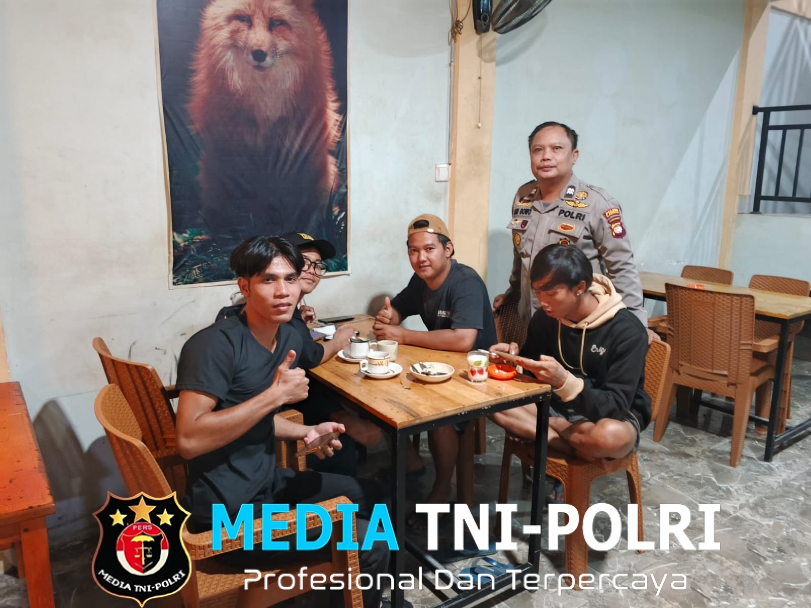 Patroli Malam, Polisi Sambangi Warga untuk Ciptakan Rasa Aman